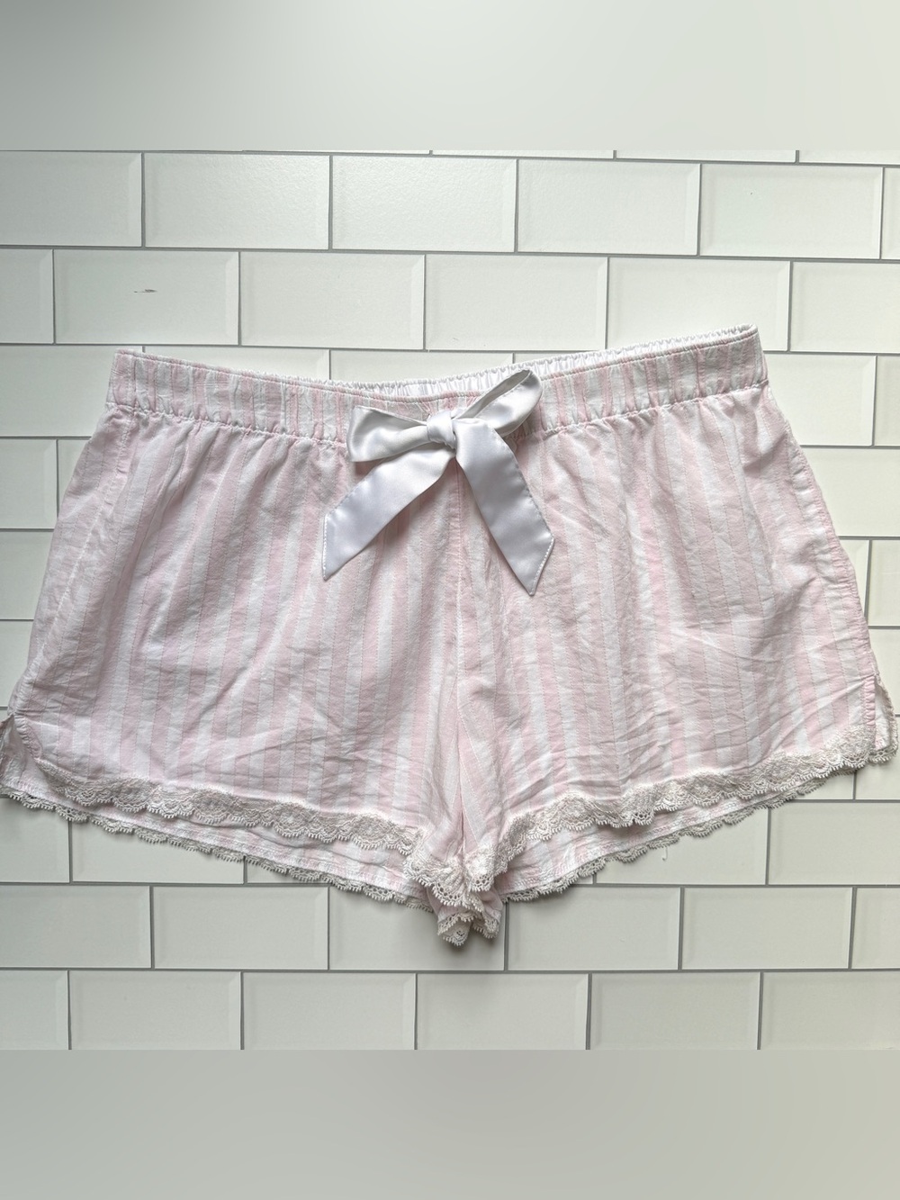 S🎀 Victoria’s Secret VS Pink White Scalloped Lace Sleep Shorts